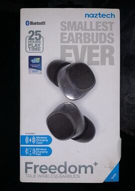 Naztech Freedom+ True Wireless Earbuds w/Charging pad – NIB